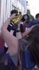 这啥操作😐？？DAZN女记者让佩德里在香蕉上为其签名