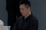 卢伟心里在想啥？王哲林刚上场抢板脚滑倒地 再传球穿裆出界...