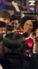 看看美女！阿森纳球迷在夺冠后反击水瓶梗！